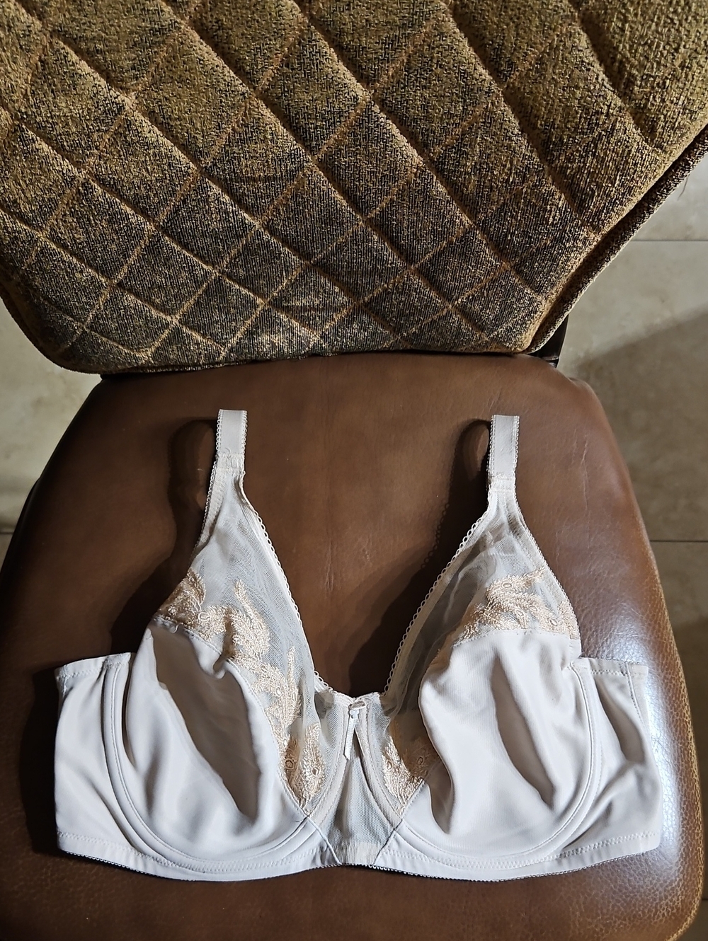 Wacoal Feather Embroidery Full Figure T-Shirt Unlined Underwire Cream Lace Bra